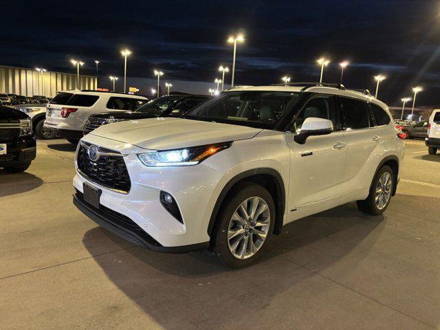 used 2021 Toyota Highlander Hybrid car, priced at $35,999