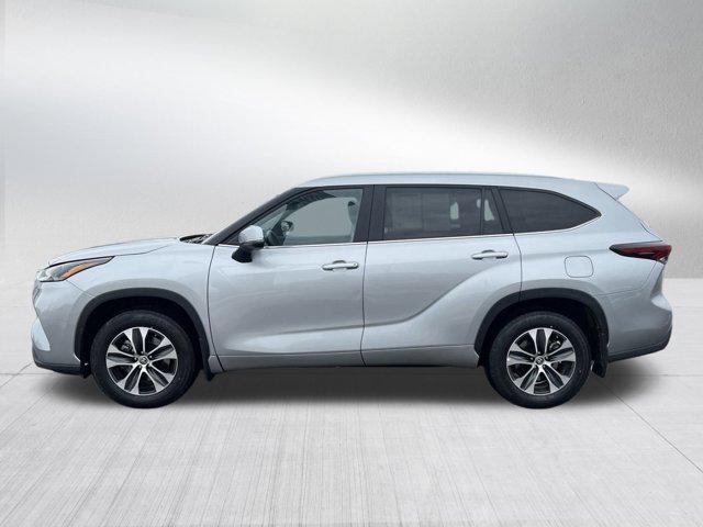 used 2024 Toyota Highlander car, priced at $40,999