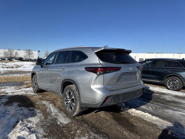 used 2024 Toyota Highlander car, priced at $42,999