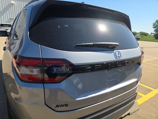 new 2025 Honda Pilot car, priced at $49,850