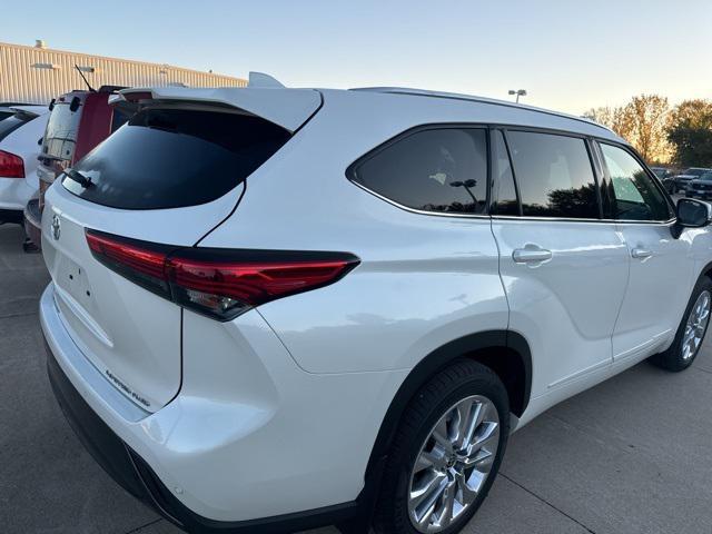 used 2020 Toyota Highlander car, priced at $34,600