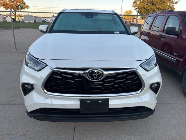 used 2020 Toyota Highlander car, priced at $34,600