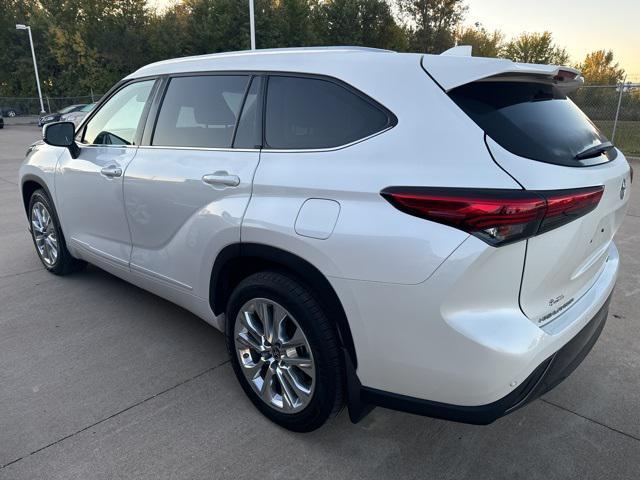 used 2020 Toyota Highlander car, priced at $34,600