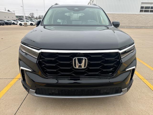 new 2025 Honda Pilot car, priced at $52,900