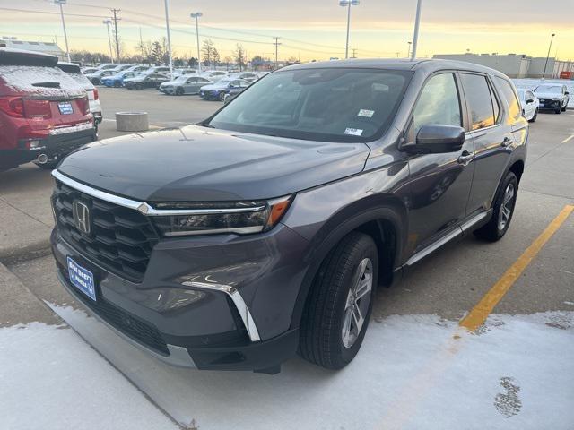 new 2025 Honda Pilot car, priced at $45,900