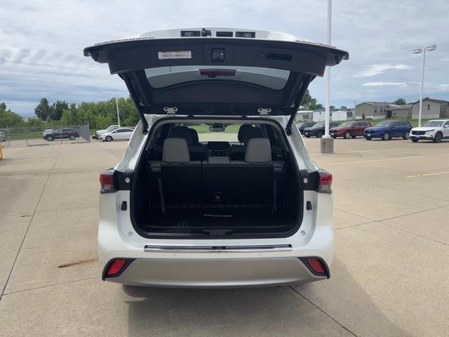 used 2021 Toyota Highlander Hybrid car, priced at $45,900