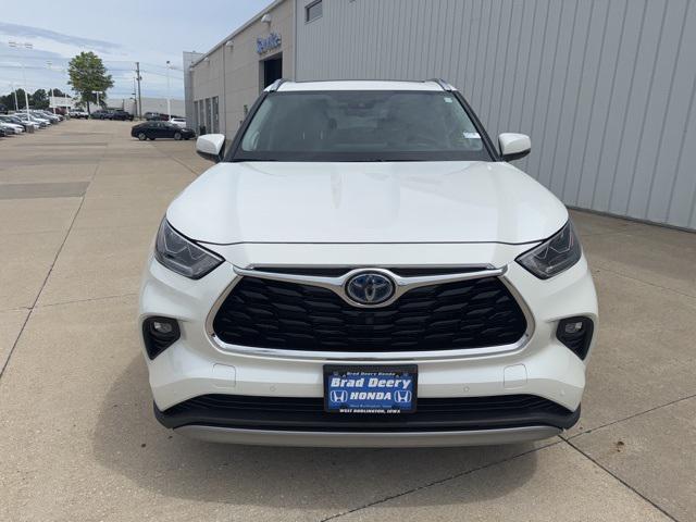 used 2021 Toyota Highlander Hybrid car, priced at $45,900