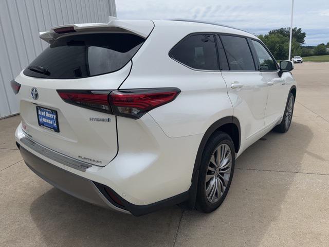 used 2021 Toyota Highlander Hybrid car, priced at $45,900