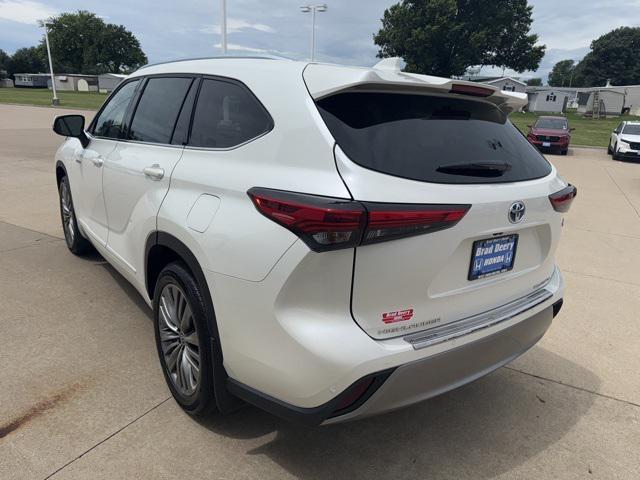 used 2021 Toyota Highlander Hybrid car, priced at $45,900