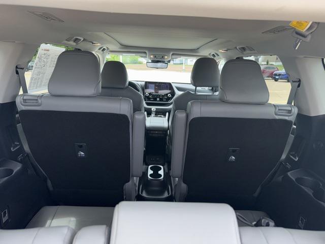 used 2021 Toyota Highlander Hybrid car, priced at $45,900