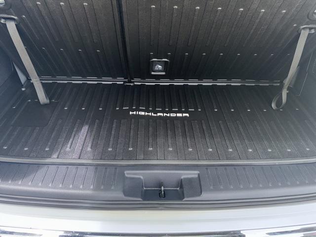 used 2021 Toyota Highlander Hybrid car, priced at $45,900