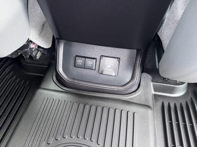 used 2021 Toyota Highlander Hybrid car, priced at $45,900