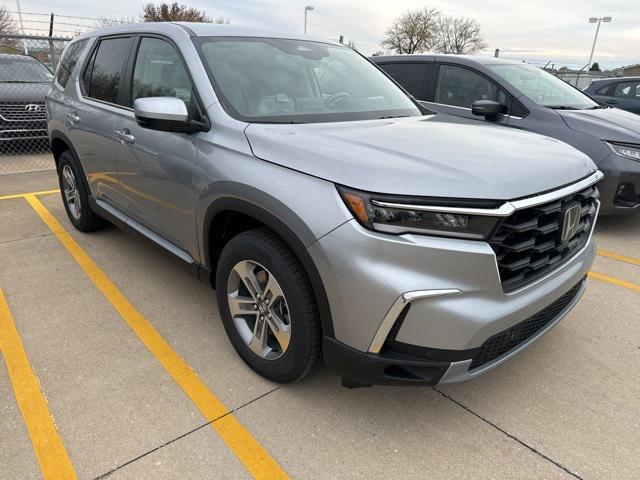 new 2025 Honda Pilot car, priced at $45,500