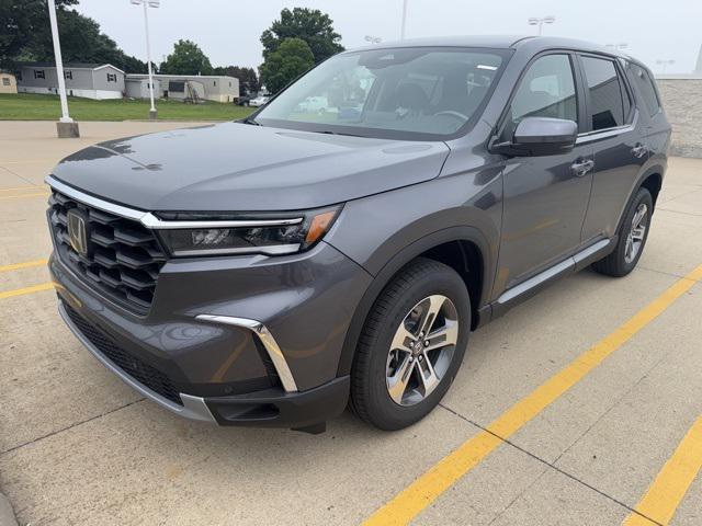 new 2025 Honda Pilot car, priced at $45,900