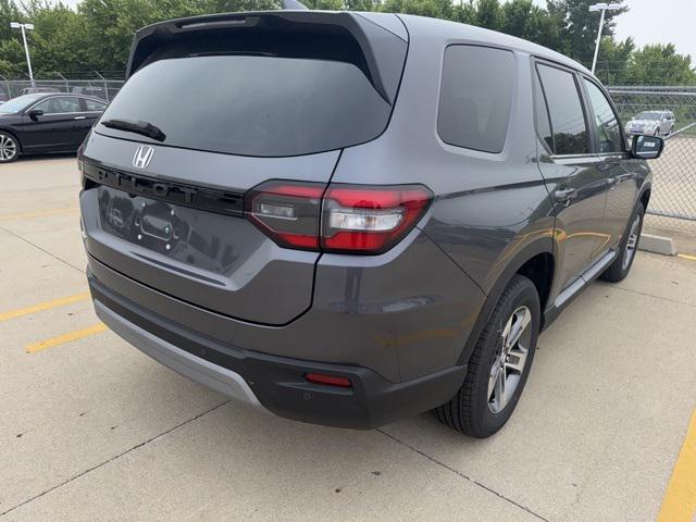 new 2025 Honda Pilot car, priced at $45,900