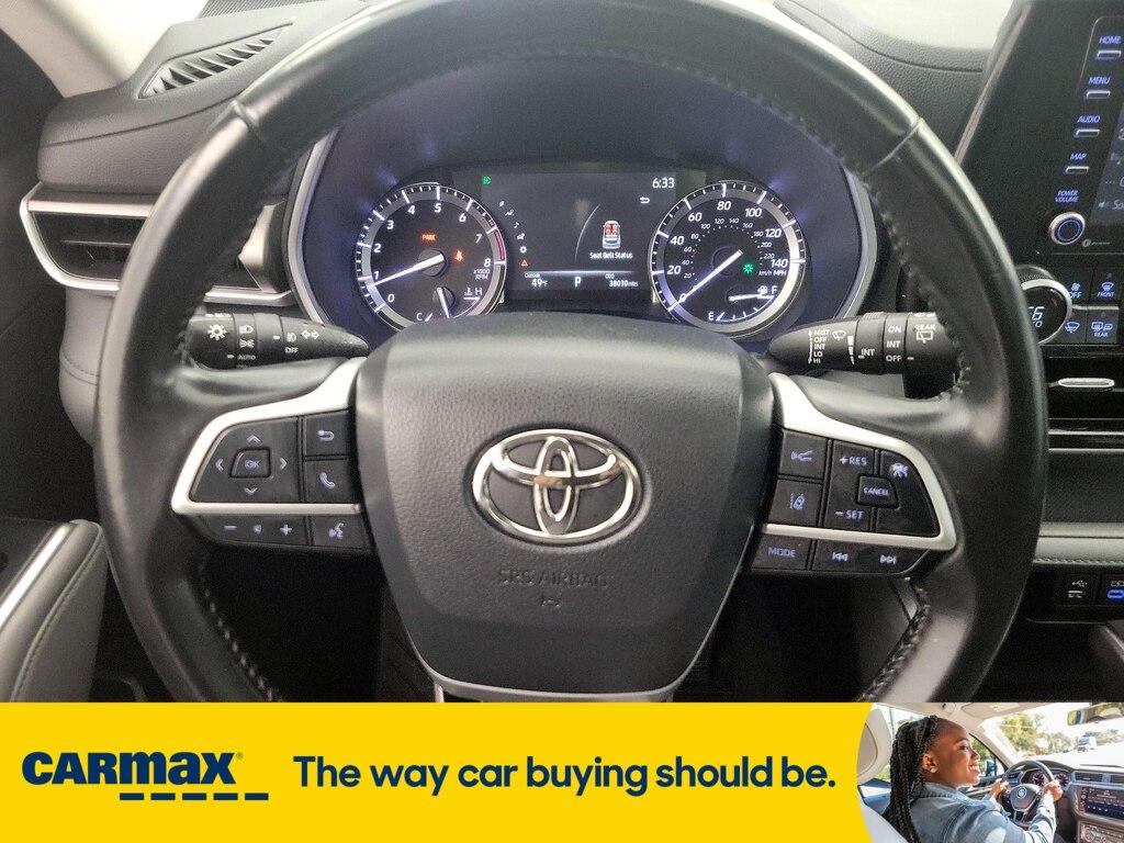 used 2022 Toyota Highlander car, priced at $35,998