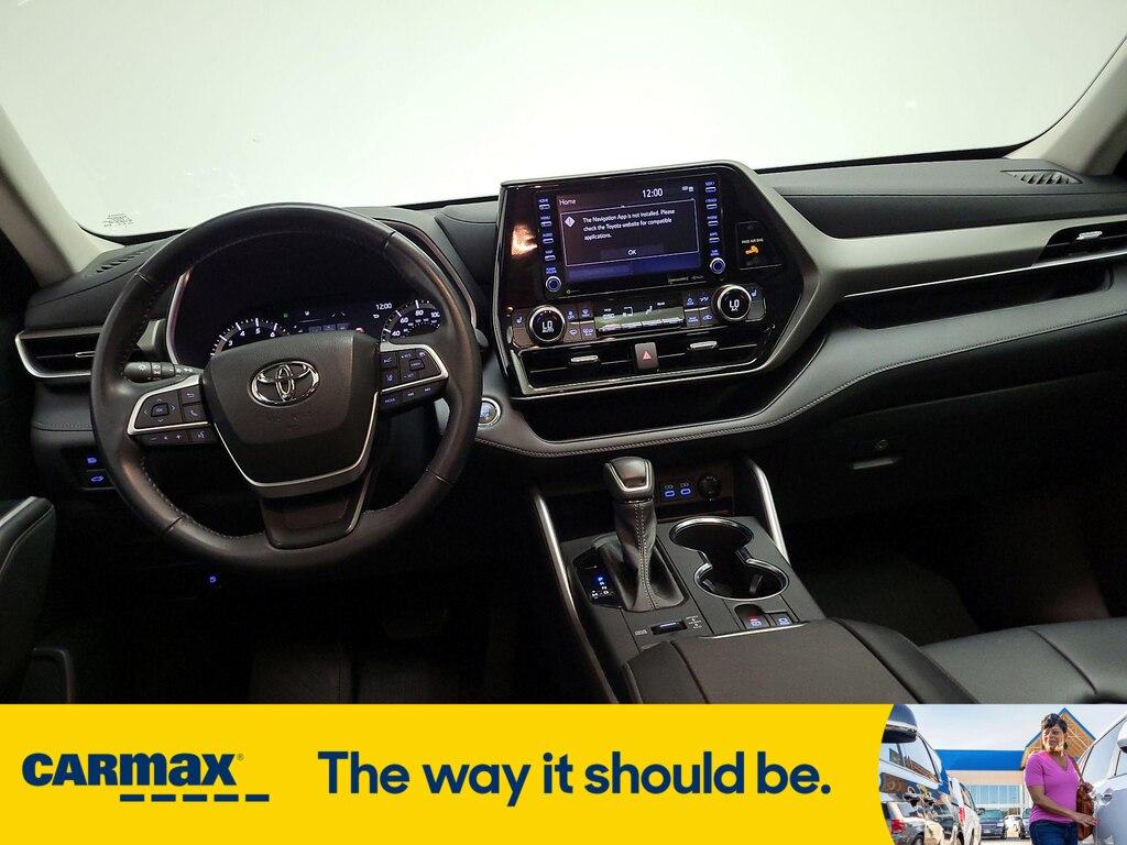 used 2022 Toyota Highlander car, priced at $39,998