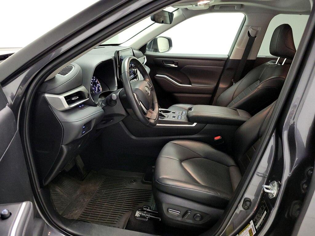 used 2022 Toyota Highlander car, priced at $39,998