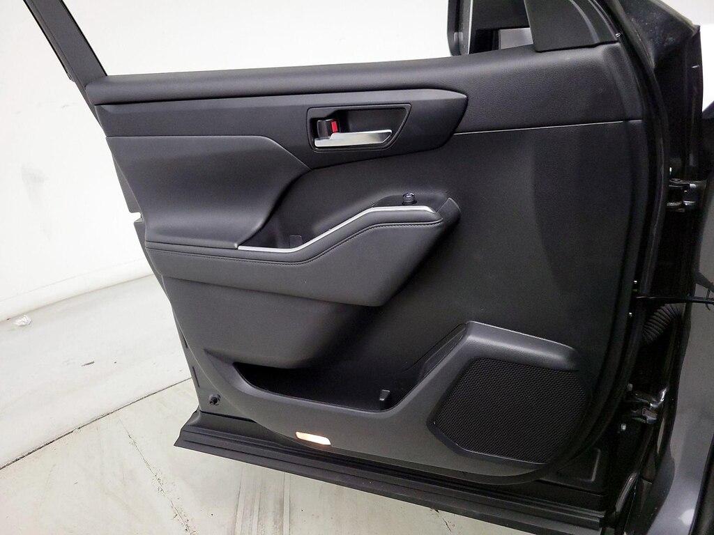 used 2022 Toyota Highlander car, priced at $39,998