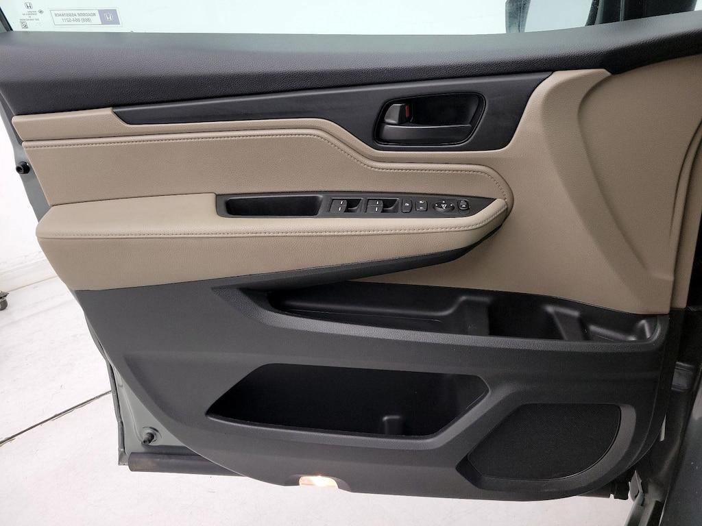 used 2018 Honda Odyssey car, priced at $27,998