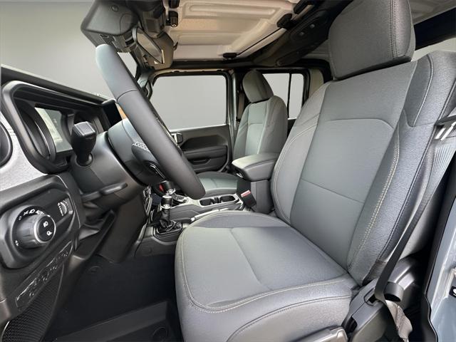new 2025 Jeep Gladiator car, priced at $42,733