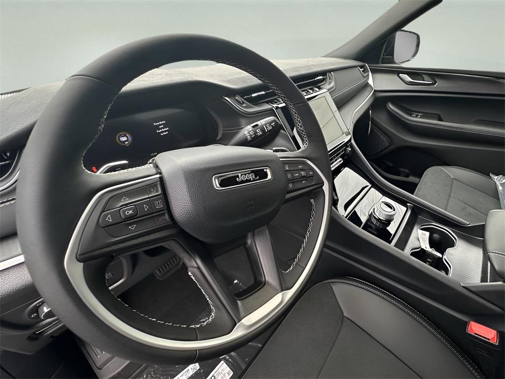 new 2025 Jeep Grand Cherokee car, priced at $35,152