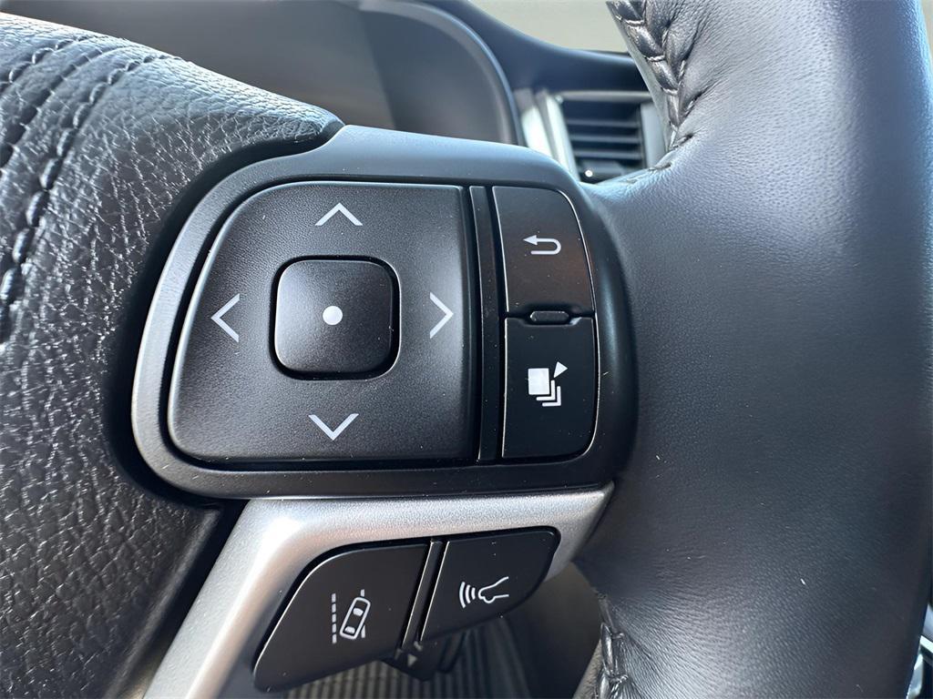 used 2018 Toyota Highlander car, priced at $23,485