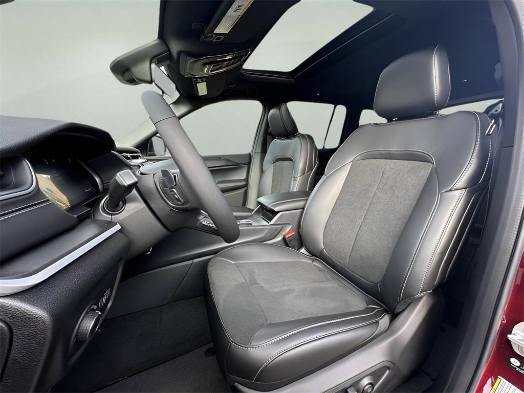 new 2025 Jeep Grand Cherokee car, priced at $33,721