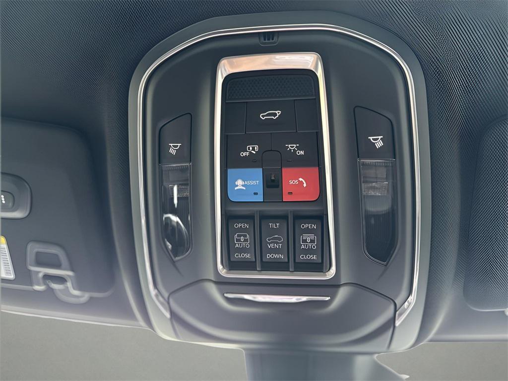 new 2025 Jeep Grand Cherokee car, priced at $40,995