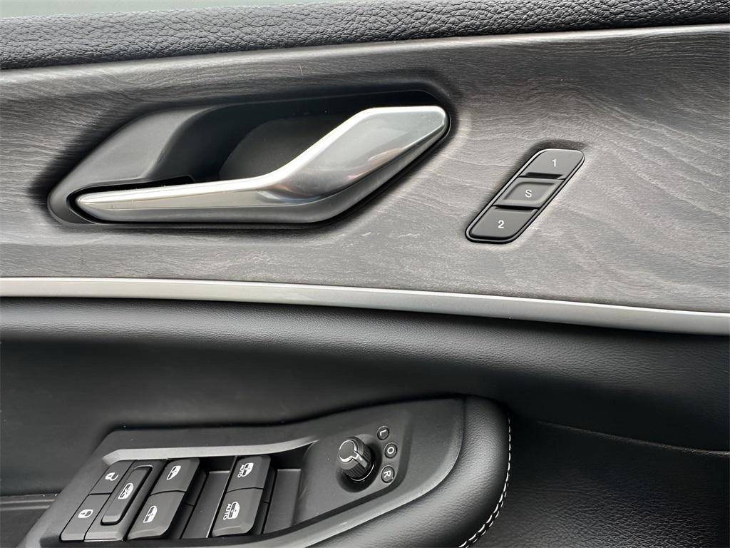 new 2025 Jeep Grand Cherokee car, priced at $35,897