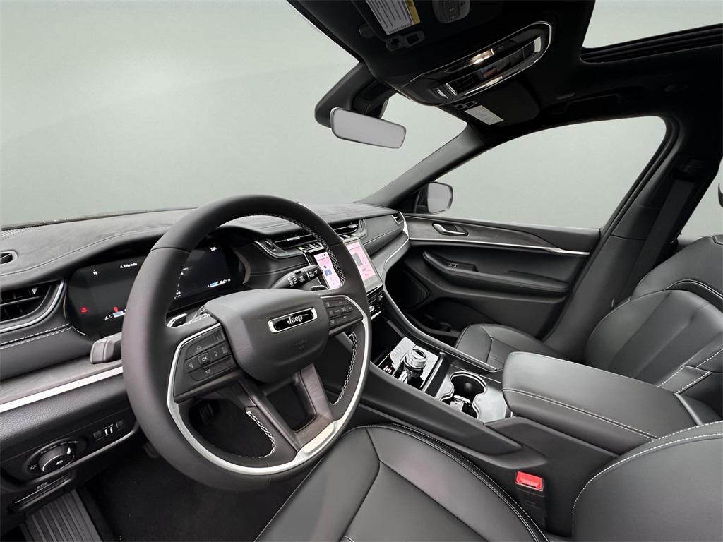 new 2025 Jeep Grand Cherokee car, priced at $35,897