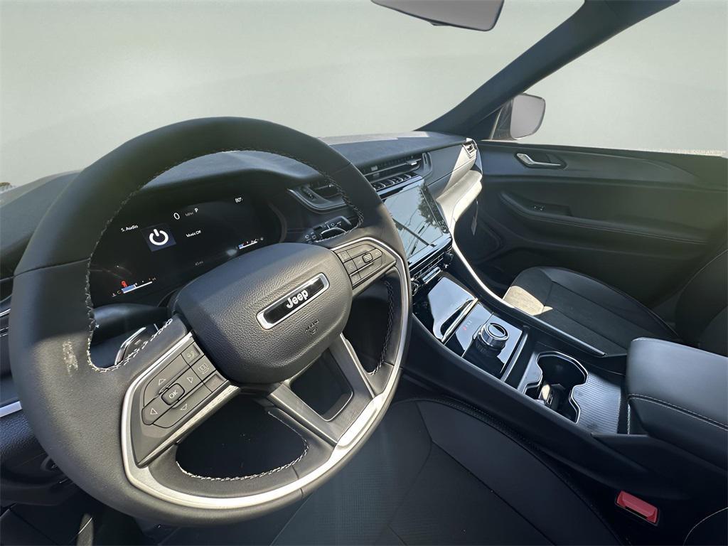 new 2025 Jeep Grand Cherokee car, priced at $34,091