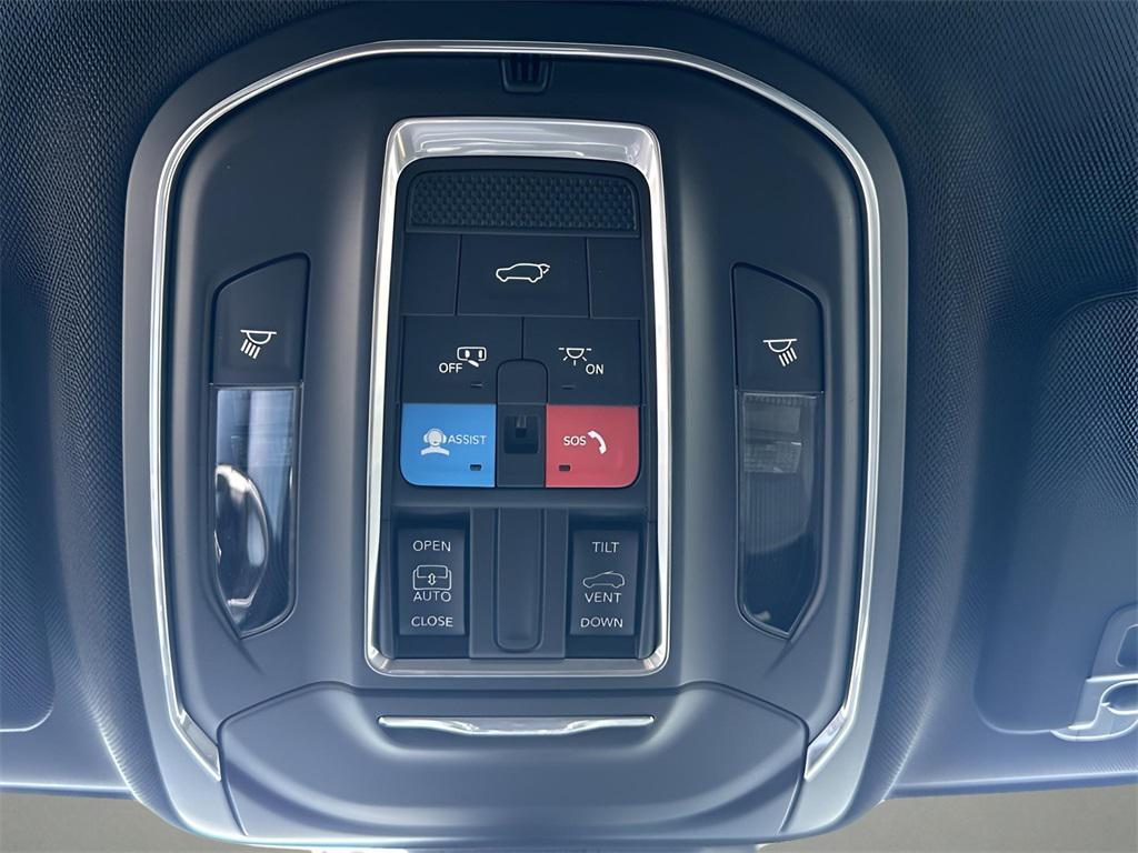 new 2025 Jeep Grand Cherokee car, priced at $39,955