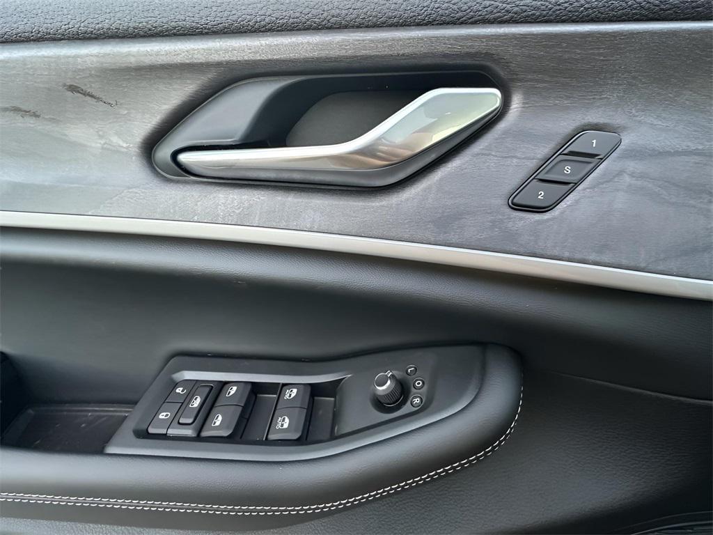 new 2025 Jeep Grand Cherokee car, priced at $38,960