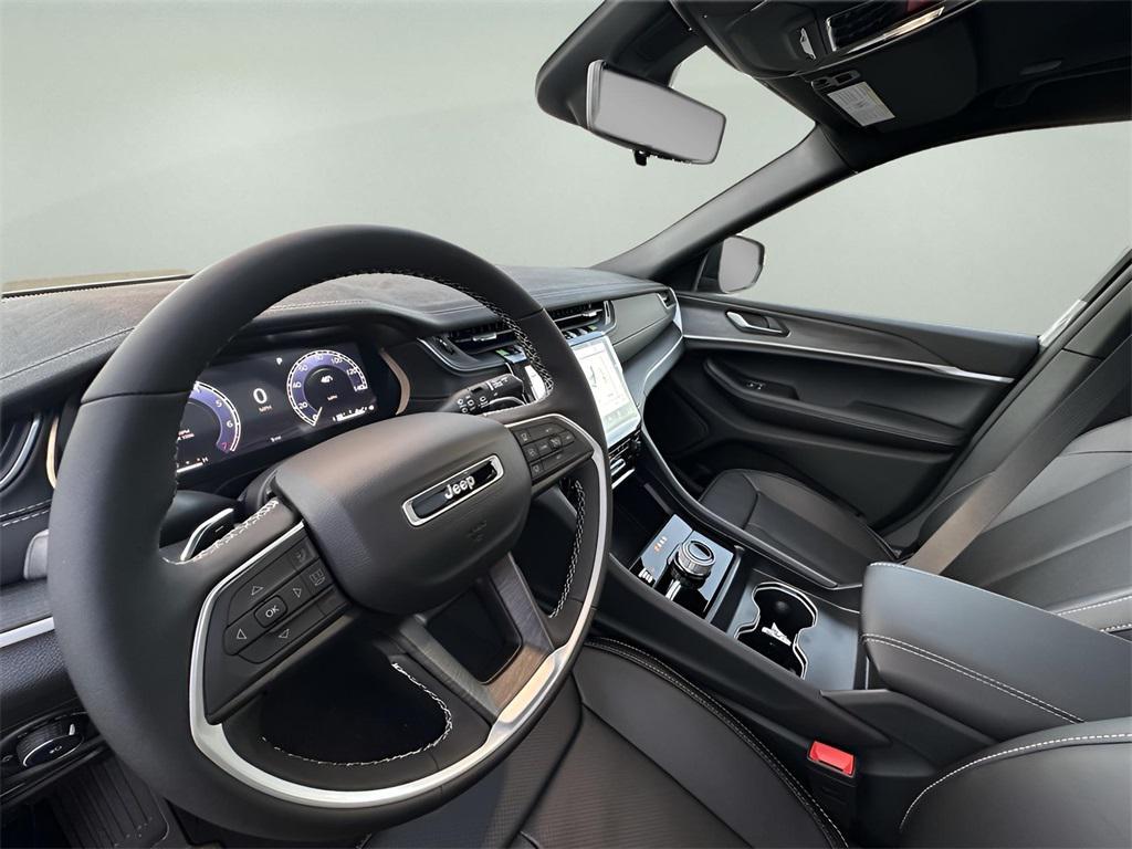 new 2025 Jeep Grand Cherokee car, priced at $38,960