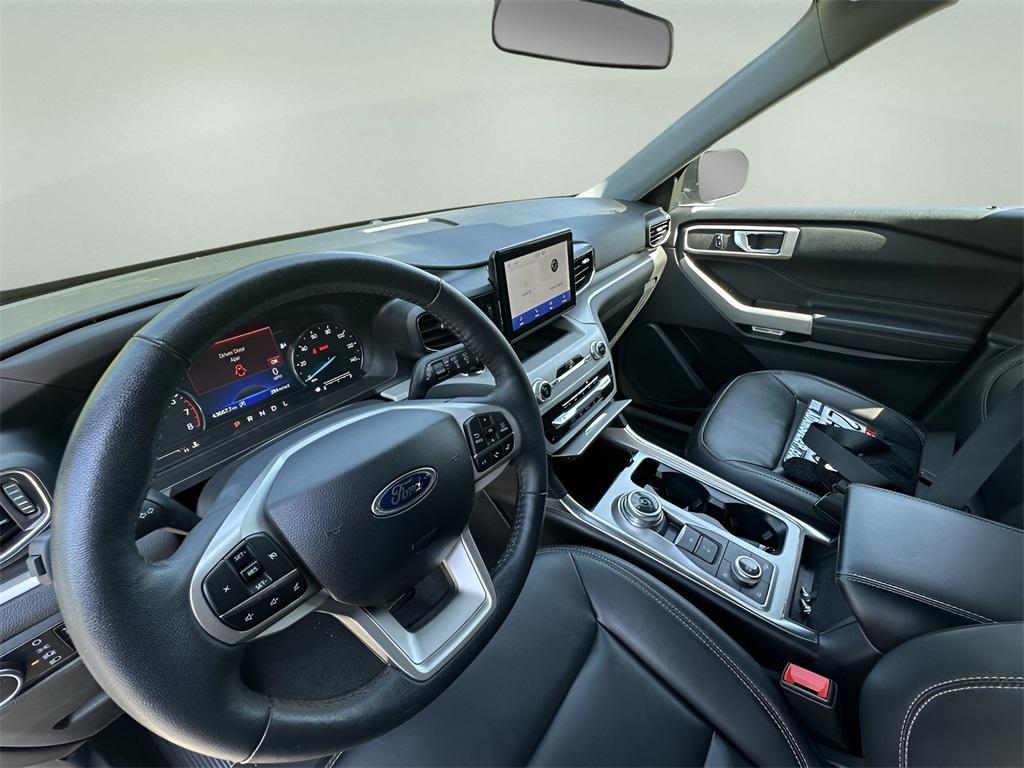 used 2024 Ford Explorer car, priced at $30,995