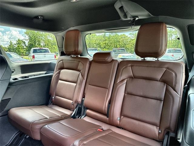 new 2025 Lincoln Navigator car, priced at $104,874