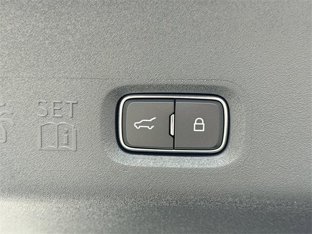 new 2025 Lincoln Navigator car, priced at $102,940