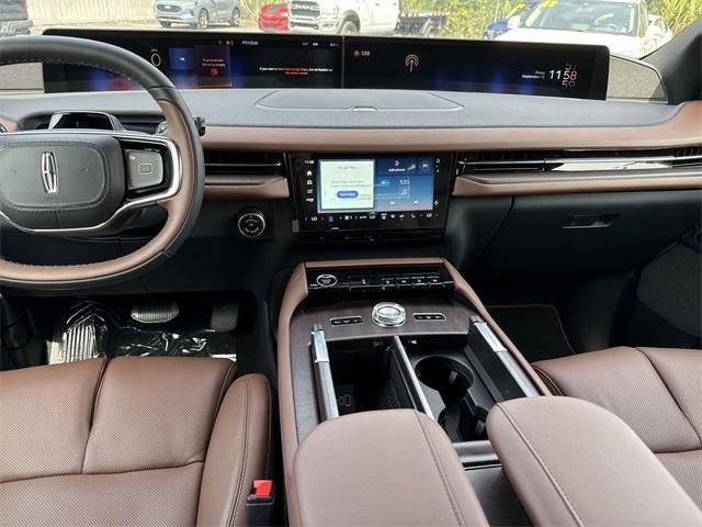 new 2025 Lincoln Navigator car, priced at $102,940