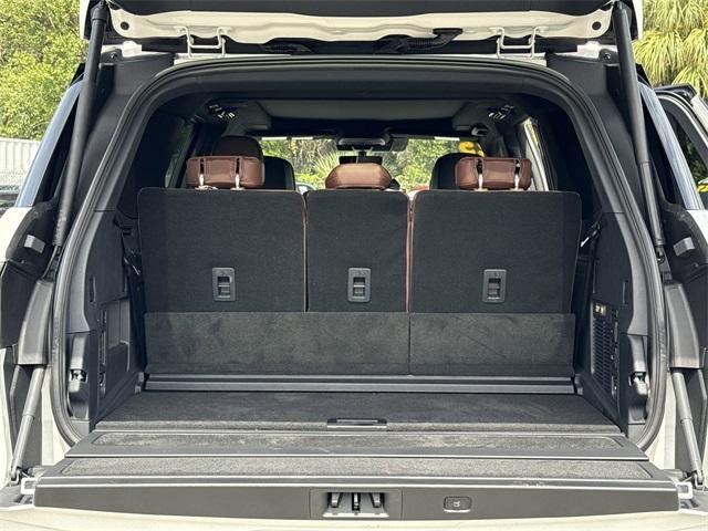 new 2025 Lincoln Navigator car, priced at $102,940