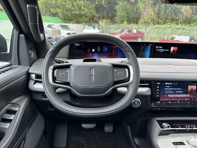 new 2025 Lincoln Navigator car, priced at $105,499