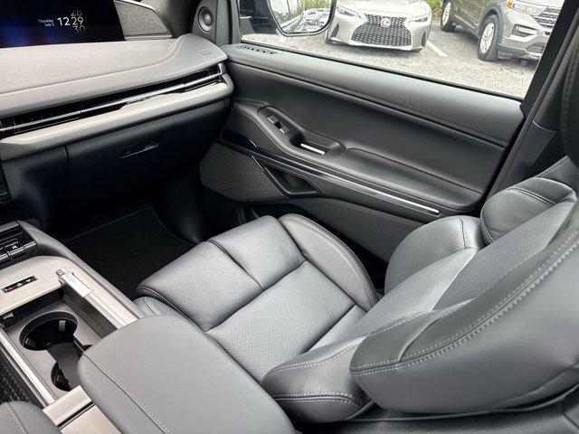 new 2025 Lincoln Navigator car, priced at $105,499