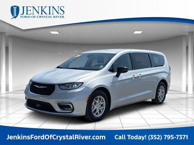 used 2024 Chrysler Pacifica car, priced at $30,401