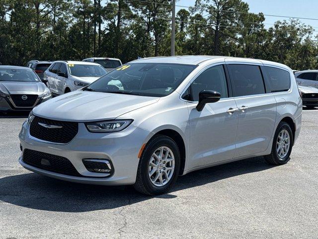 used 2024 Chrysler Pacifica car, priced at $30,401