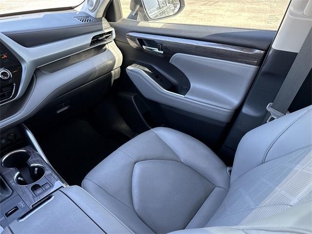 used 2021 Toyota Highlander car, priced at $37,989
