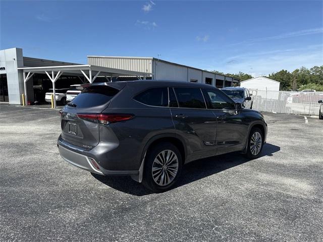 used 2021 Toyota Highlander car, priced at $37,989