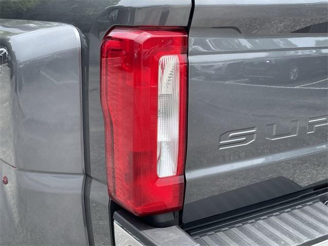 new 2025 Ford F-450 car, priced at $74,325
