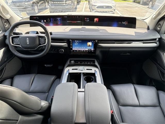 new 2025 Lincoln Navigator car, priced at $103,690