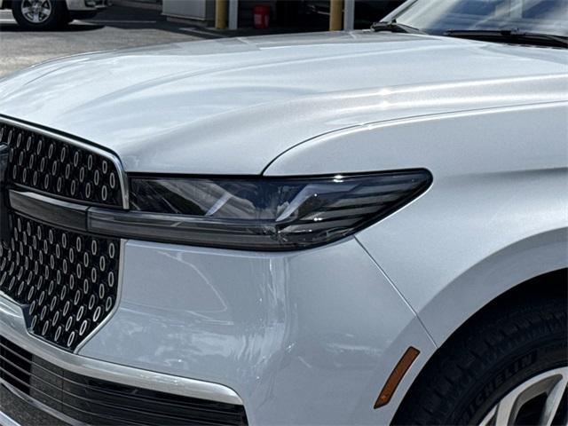 new 2025 Lincoln Navigator car, priced at $103,690