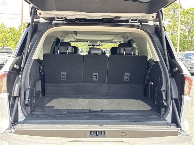 new 2025 Lincoln Navigator car, priced at $103,690